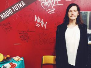 Arto Tuunela haluaa, että Pariisin Kevään biiseihin voi samaistua myös ilman omaa, vastaavaa kokemusta laulun aiheesta. Kuva: Anni Gullichsen.