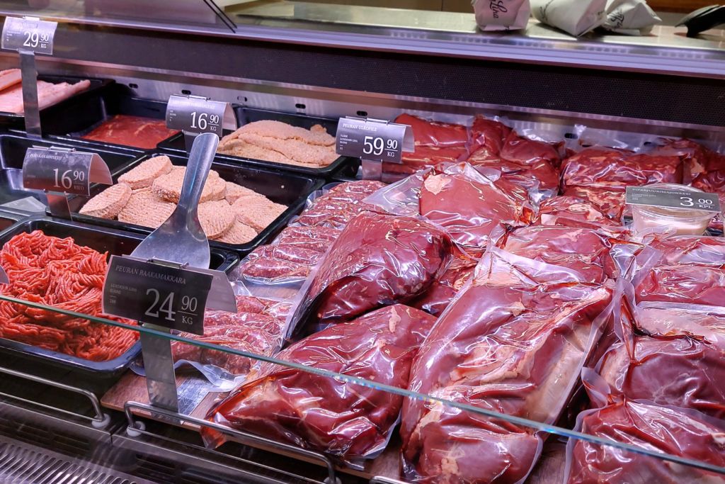 Kuvassa Lundénin lihan riistalihan valikoimaa.