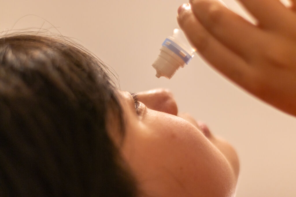 Silmätipat voivat auttaa kuivasilmäisyyteen. Kuva: Aaro Rönnberg