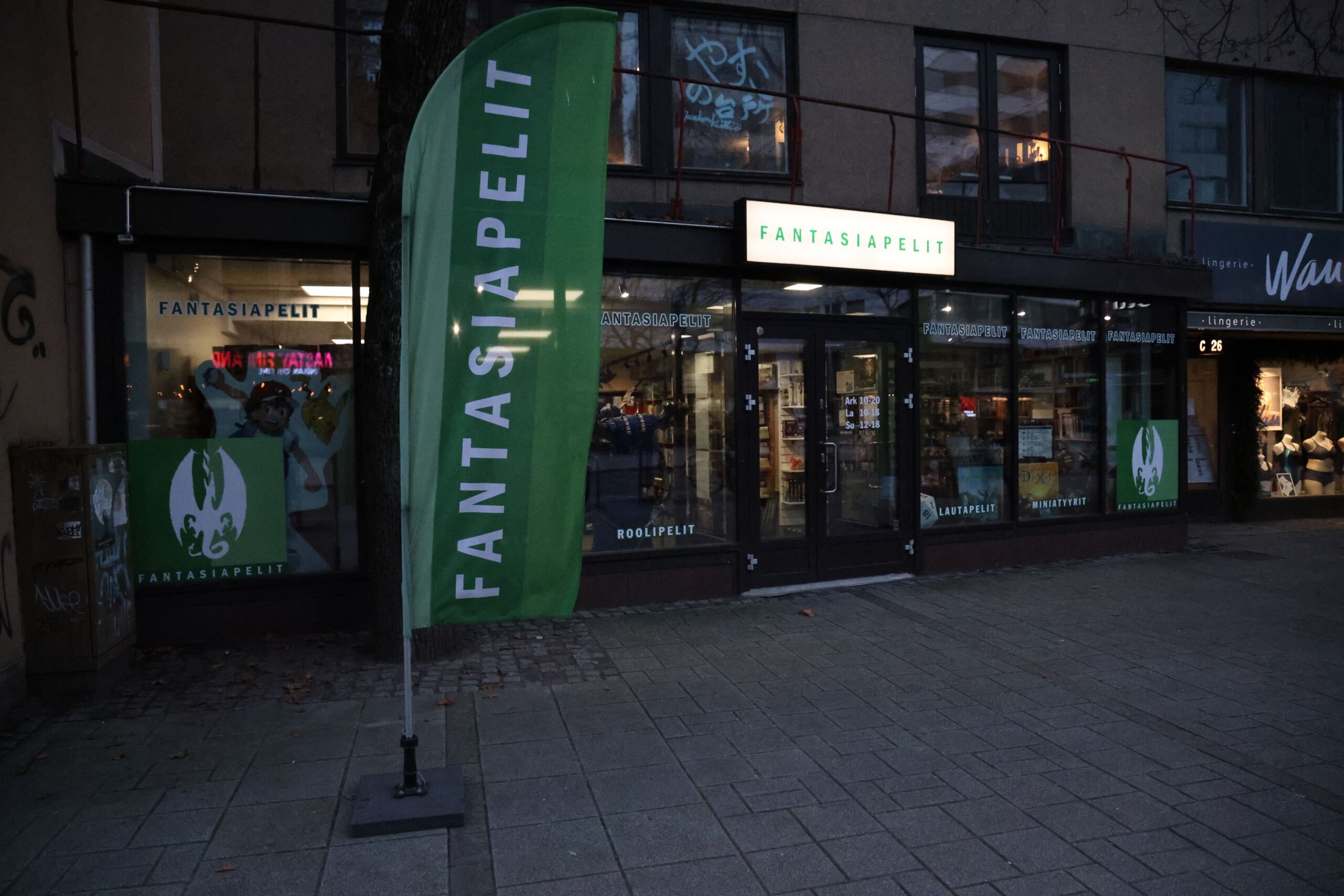 Fantasiapelit - peli-, sarjakuva- & manga-kauppa. Yliopistonkatu 26. Kuva: Aleksandr Shamilov