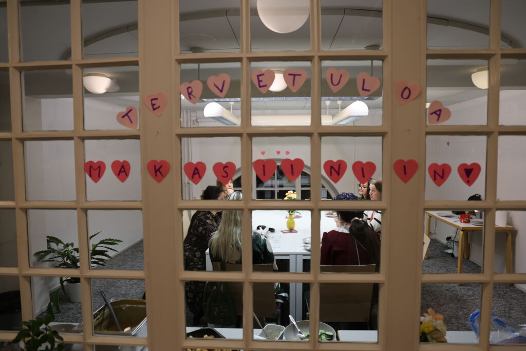 Turun ja Kaarinan seurakuntayhtymän nuorten aikuisten tila Makasiini sijaitsee Maaherran makasiinin toisessa kerroksessa Tuomiokirkon kupeessa. Kuva: Aleksandr Shamilov