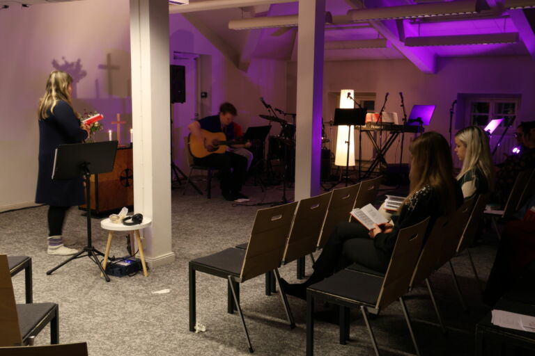 Maaherran Makasiini-rakennuksen toisen kerroksen alttarihuone, jossa järjestetään nuorten aikuisten toimintaa. Kuva: Aleksandr Shamilov