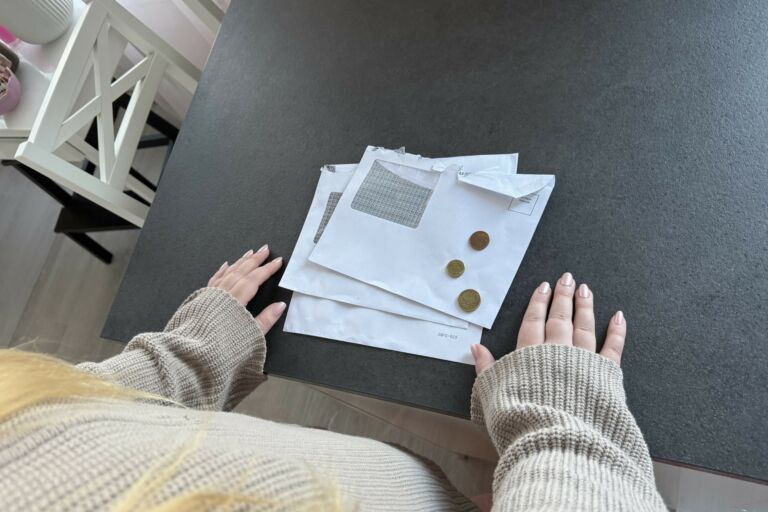 Taloudellisiin vaikeuksiin voi ajautua nopeasti. Kuvituskuva: Tilda Karus