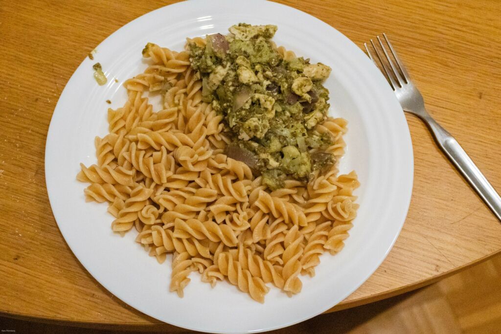 Kuvassa kanapestopasta.