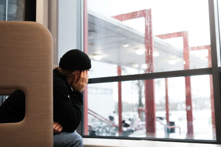 Miesten kokemaa osattomuutta torjutaan keskusteluavulla. Kuvituskuva: Julia Ojala