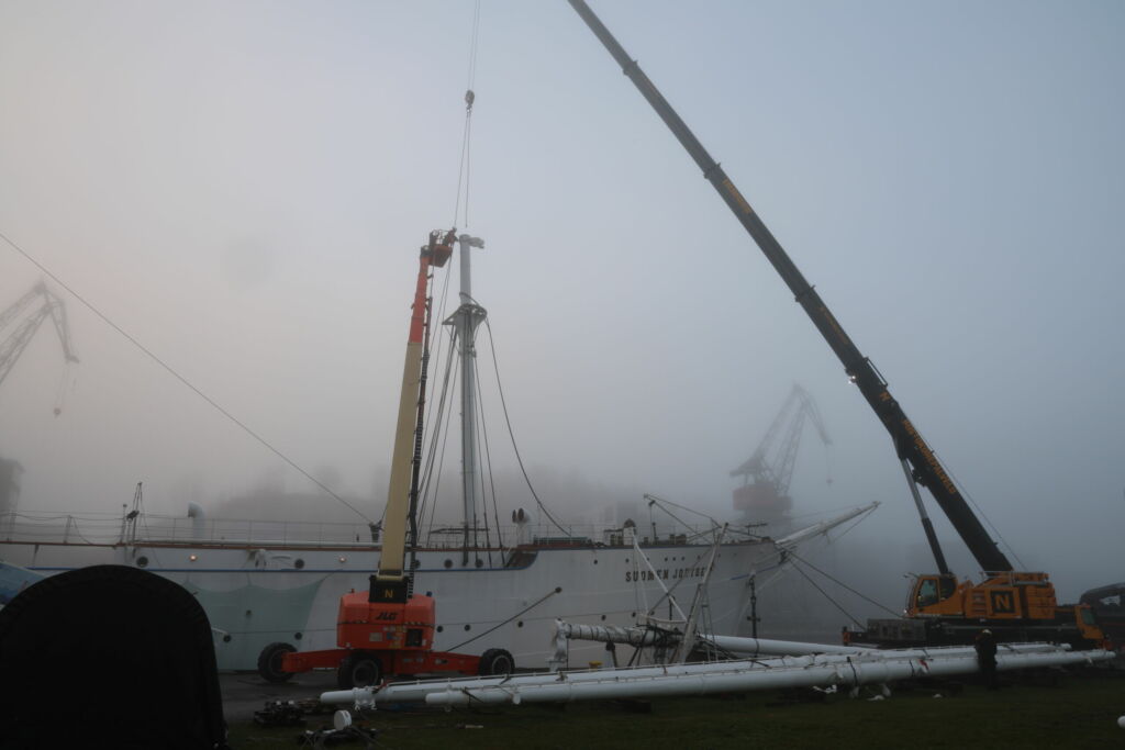 Suomen Joutsenen takilointi. Sumuinen aamu 11.11.2025.