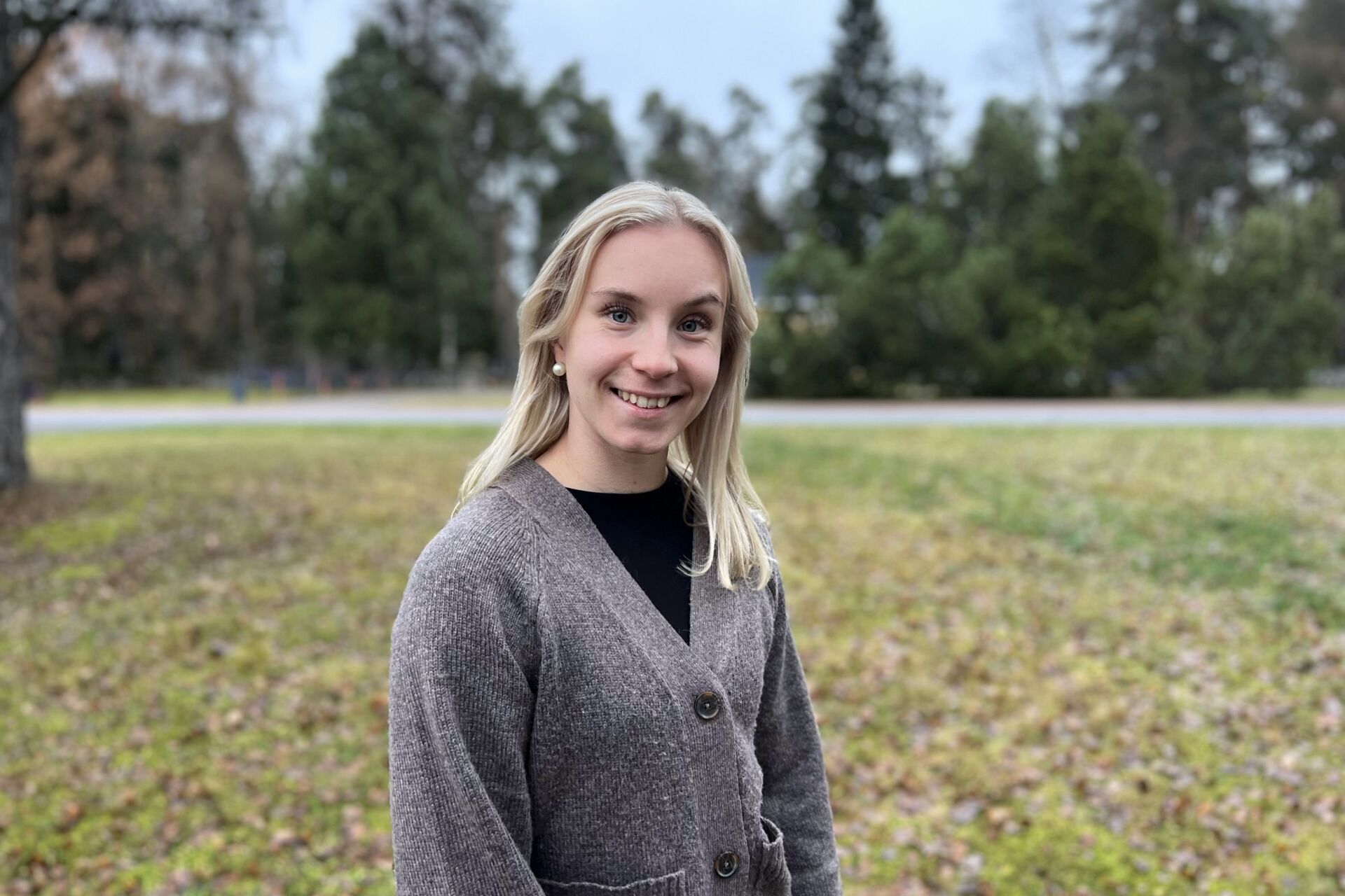 Wellnessmalli 2025 -finalisti Iina Gröhn koki kilpailun kasvattavana ja opettavaisena. Kuva: Sara Lähteenmäki