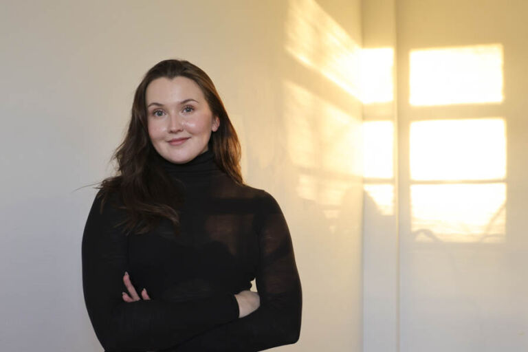 Riina Alakiikosen sosiaalisessa mediassa yhdistyvät vastuulliset valinnat ja tyylikkyys. Kuva: Emilia Heinonen