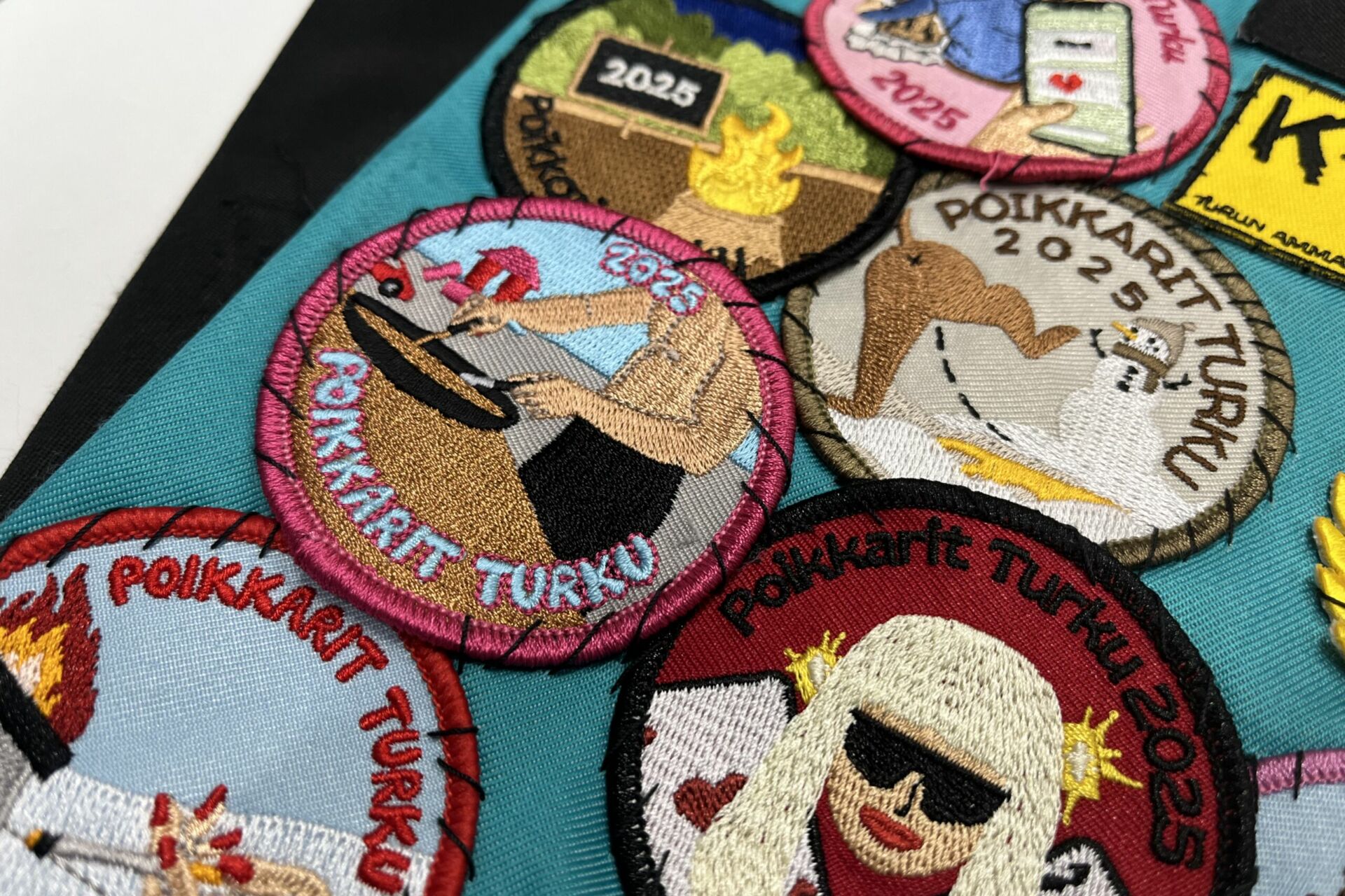 Poikkarimerkit tuovat väriä haalareihin. Kuva: Nella Kontunen