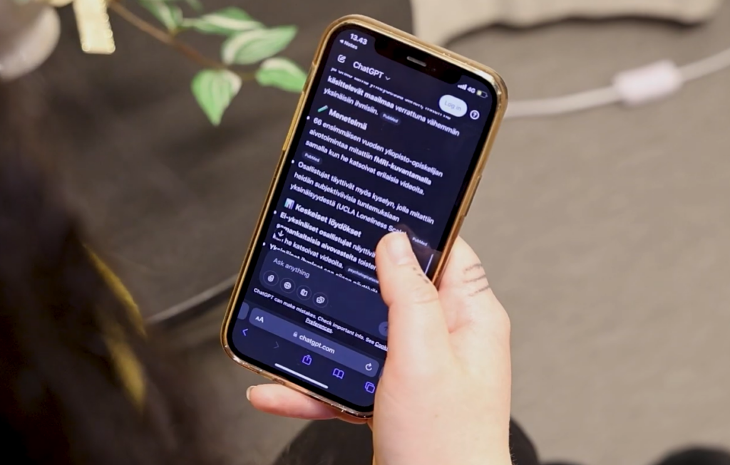 Tekoälyn tuottamaan tekstiin kannattaa suhtautua varauksella. Kuva: Emilia Heinonen