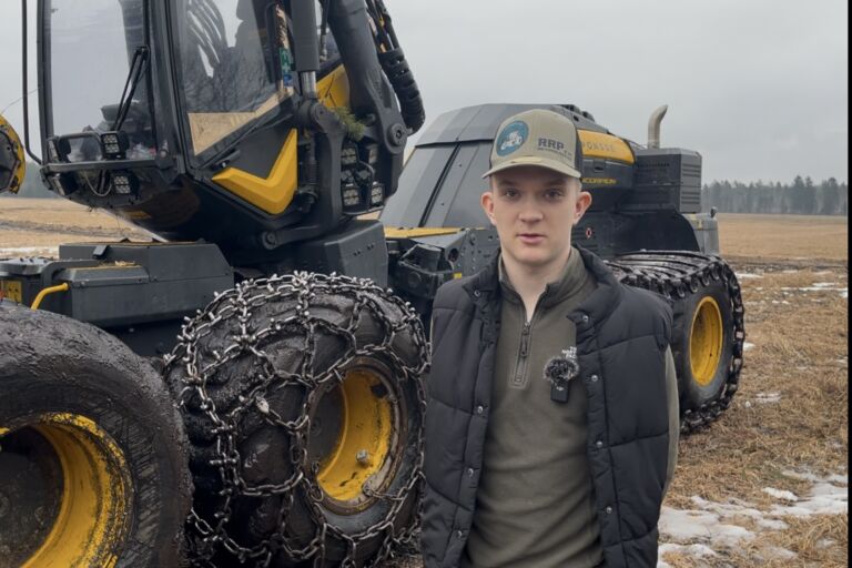 Eemeli Laukkanen järjestää asiakkaillensa muun muassa metsästysmatkailua. Kuva: Kasper Lindell