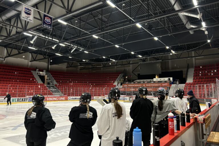 TPS Naiset harjoituksissa. Kuva: Reeta Kämäräinen