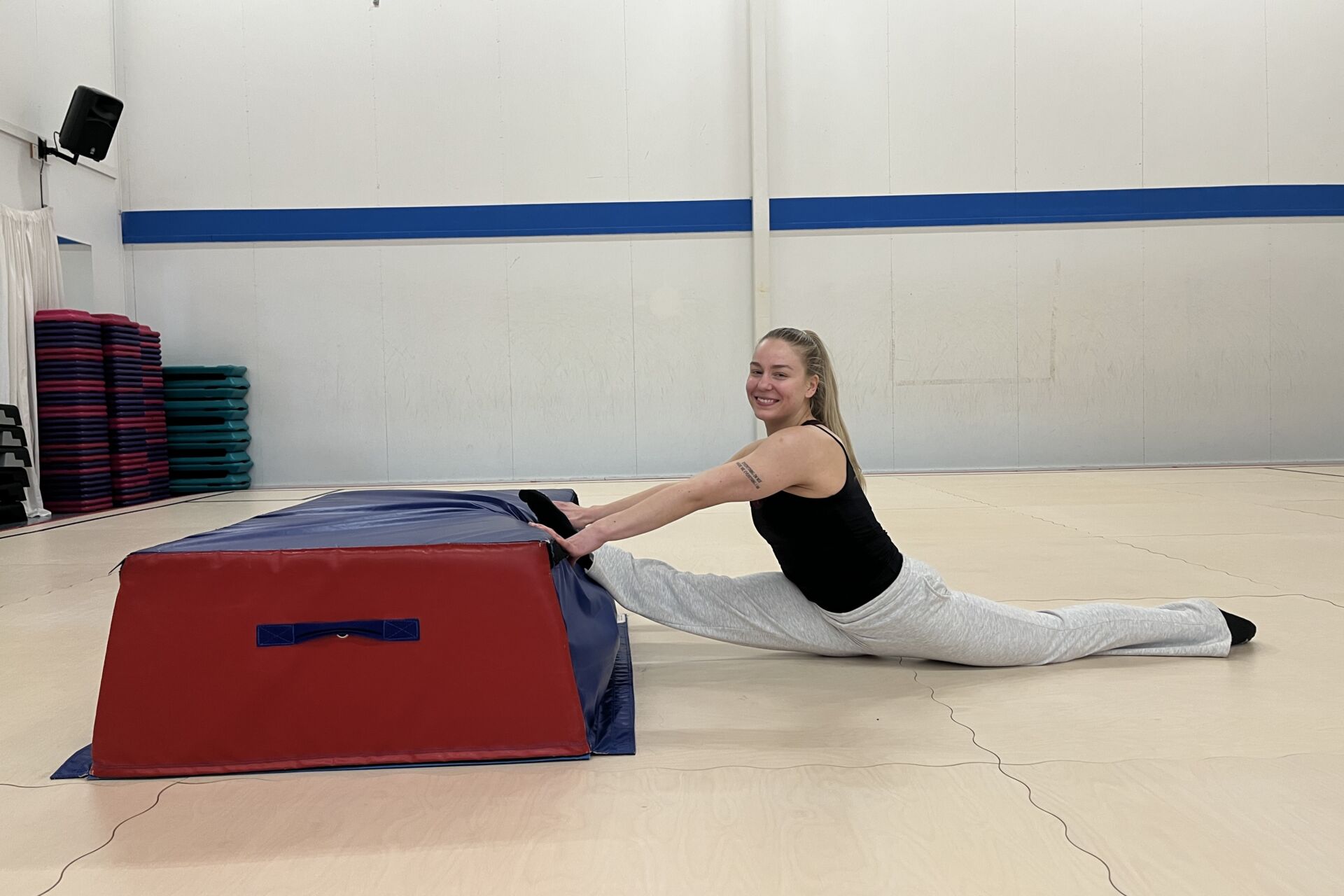 Adeelia Koponen kertoo, että joukkuelajissa jokaisen urheilijan kuukautiskiertoa on vaikea ottaa huomioon. Kuva: Kerttu Tolvanen.