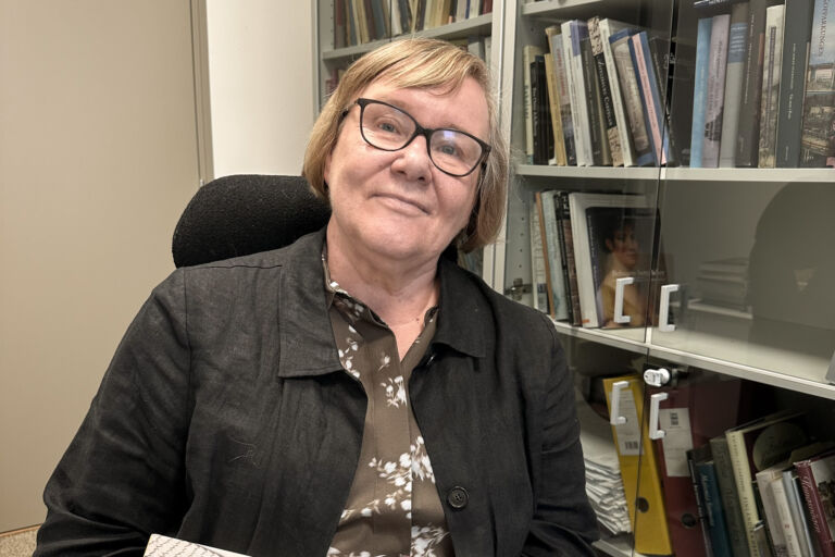 Kirsi Vainio-Korhonen on tutkinut monen 1800-luvulla eläneen naisen elämänkulkua. Kuva: Emmi Partanen