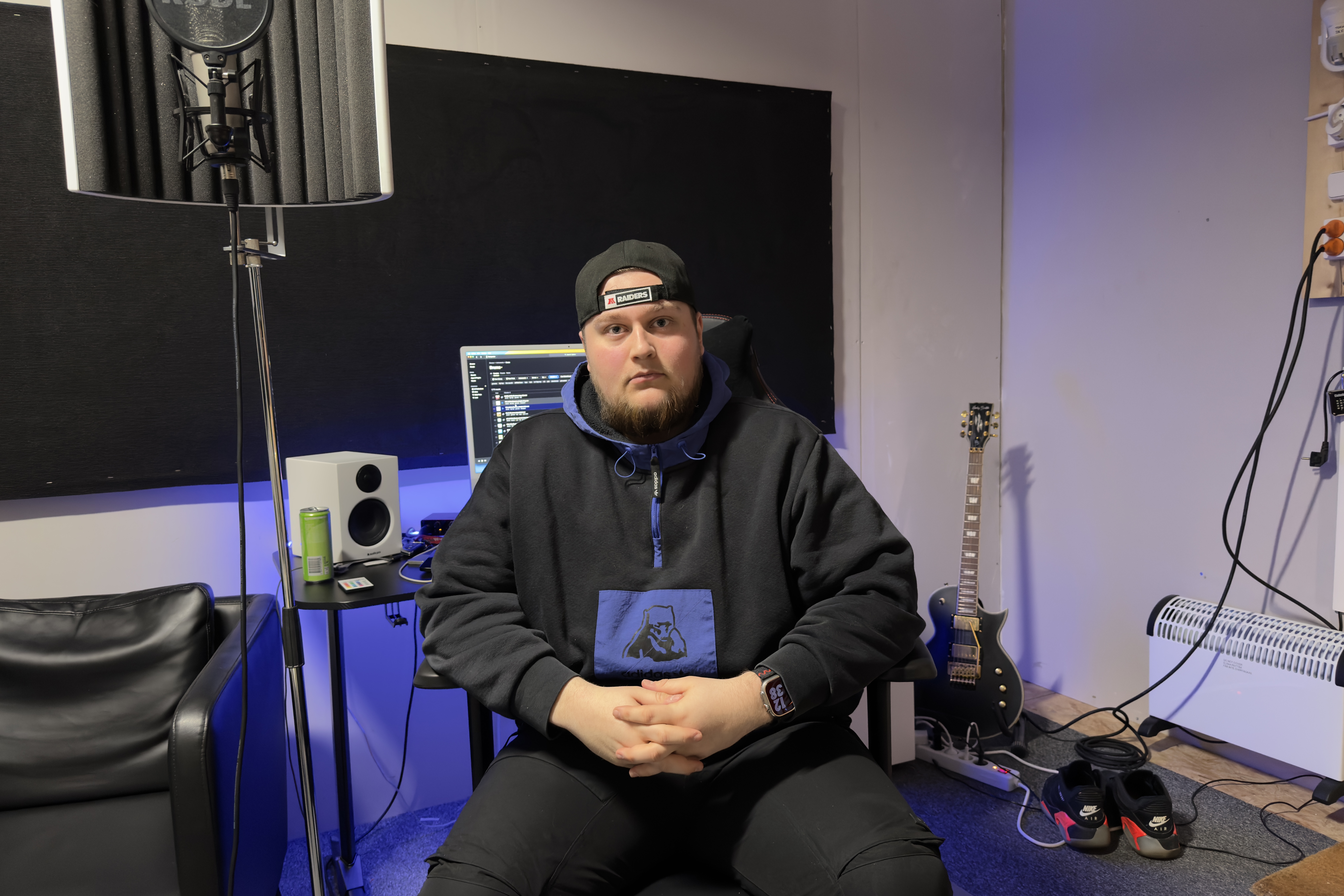 Niki Hillberg toimii Olenleo-nimisen artistin tuottajana. Kuva: Patrick Annala