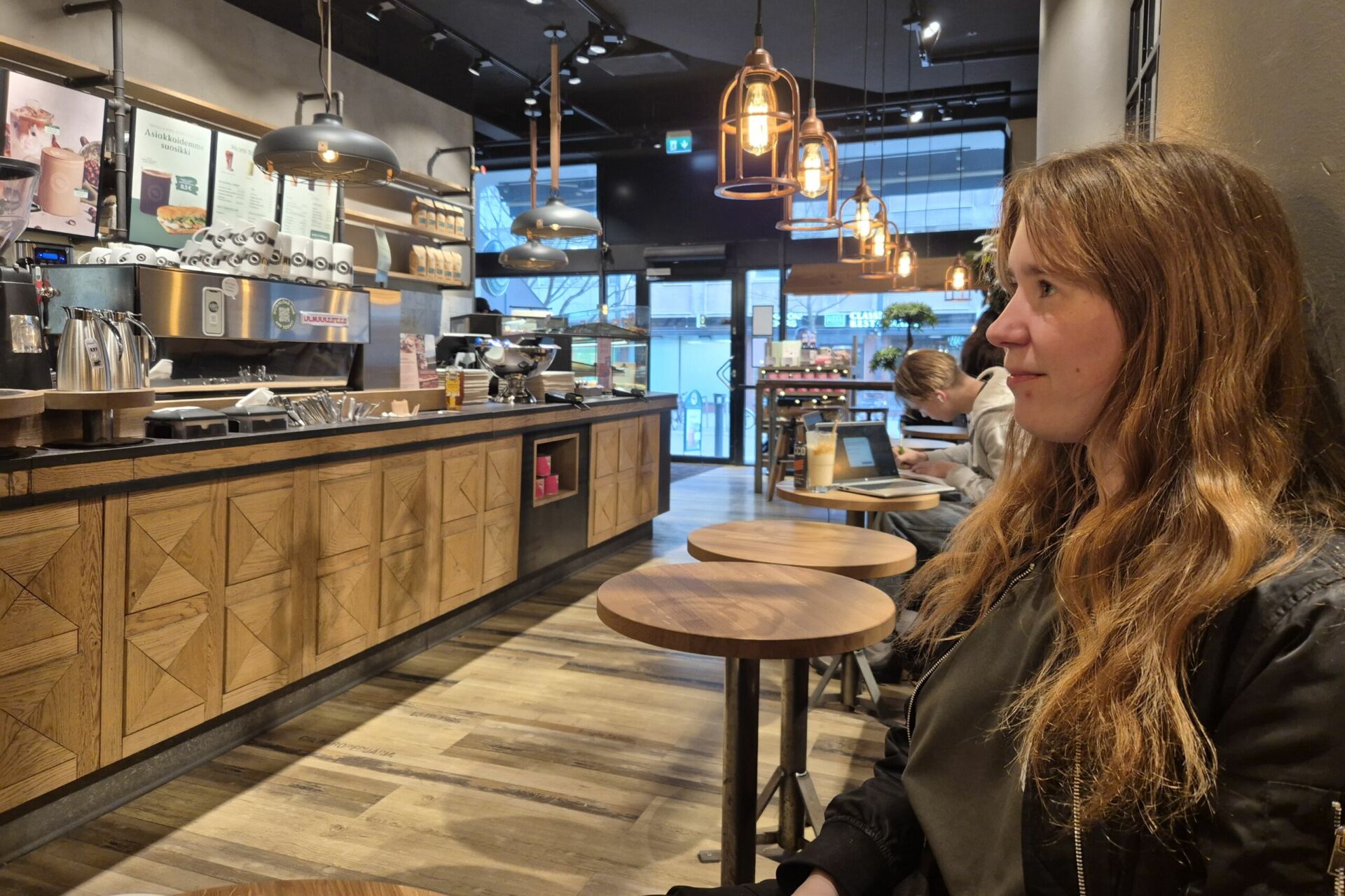 Aria Kuunvaara asuu Porvoossa, mutta Turku on tullut hänelle läheiseksi, sillä hän vierailee täällä paljon siskonsa luona. Kuva: Krista Sevinç