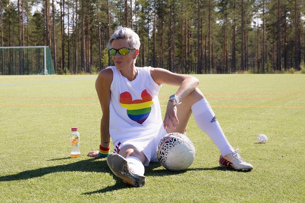 Nana Syrjänen jakaa omia kokemuksiaan adhd:sta ADHD-liiton kokemustoimijana. Kuva: Niina-Maria Aikio